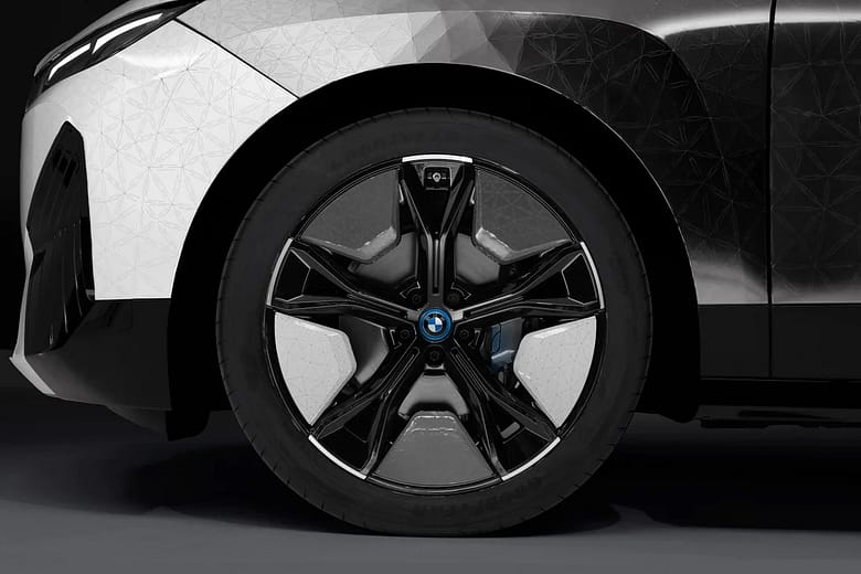 BMW renk değiştiren yeni konsept otomobili: iX Flow