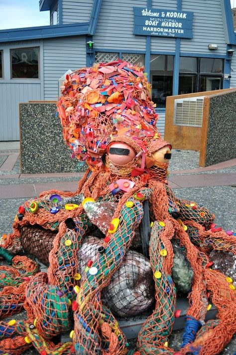 Balık Ağı Trendi 2021: İlkbahar / Yaz Sezonunda Öne Çıkıyor 12 Balık Ağı Trendi 2021: Okyanus kirliliğine dikkat çekmek için plastik atıklardan tasarlanmış bir ahtapot.